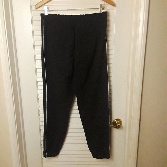 Athleta Colorblocked Brooklyn Jogger, Black/ White SIZE 6 Manufacturer Defect - Picture 12 of 14